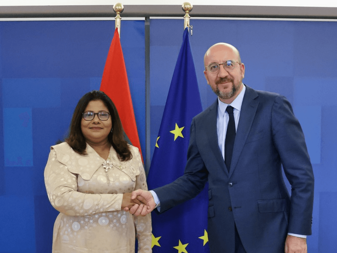 އީޔޫ ސަފީރު ގީލާ އެކަމަނާގެ ސަފީރުކަމުގެ ފަތްކޮޅު ޔޫރަޕިއަން ކައުންސިލްގެ ރައީސަށް އަރުވައިފި
