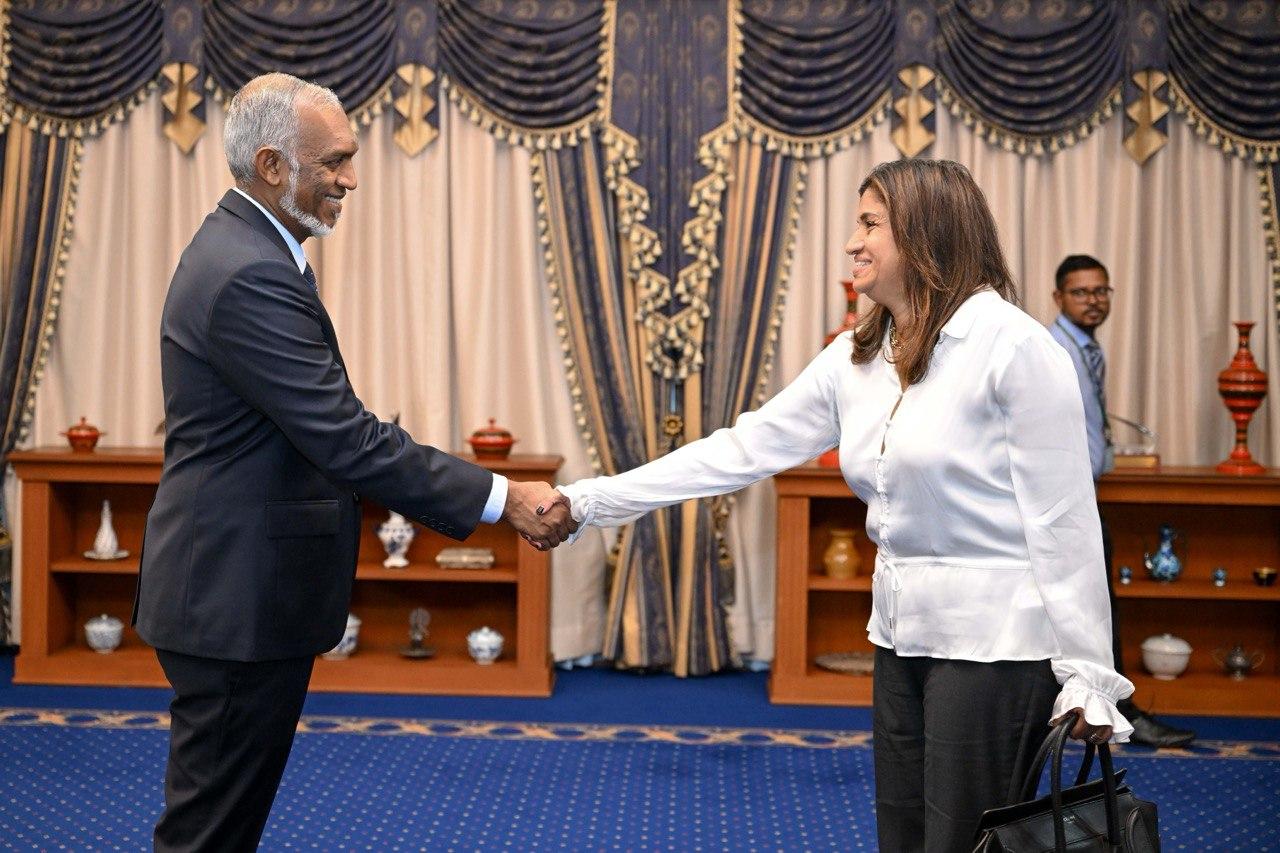 ޑިވެލޮޕްމެންޓު ބޭންކު އޮފް މޯލްޑިވްސްގެ ޗެއާޕާސަންއަކަށް އަންހެން ބޭފުޅެއް!