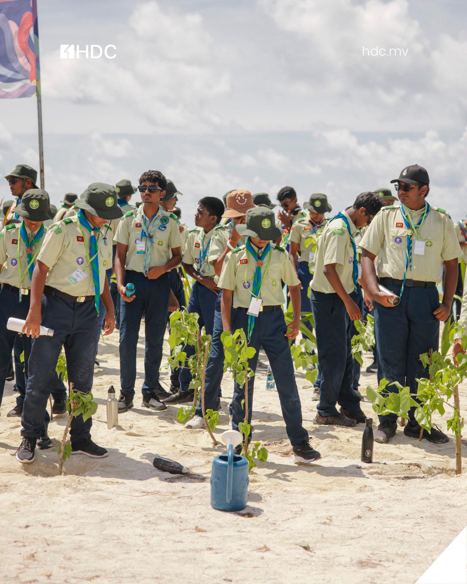 5 މިލިއަން ގަސް އިންދުމުގެ ޕްރޮގްރާމްގެ ބެޖެއް، ސްކައުޓް ދަރިވަރުންނަށް ތަޢާރަފް ކުރުމަށް މަޝްވަރާކޮށްފި