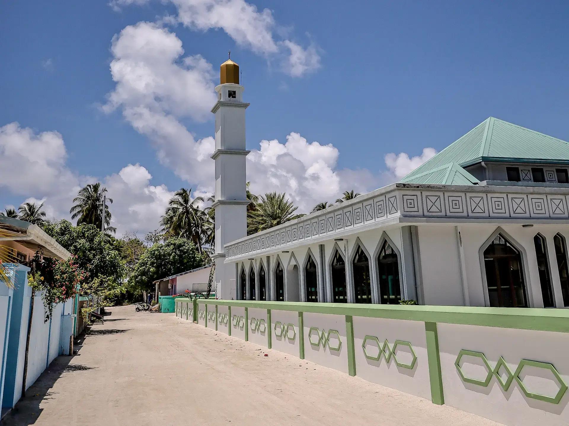 މާތް اللهއަށް އެންމެ ބޮޑަށް ބިރުވެތިވެ، ތަޤްވާވެރިވާ މީހުންނަކީ، ޢިލްމު އުނގެނި އެ ޢިލްމާ އެއްގޮތަށް ޢަމަލުކުރާ މީހުން!