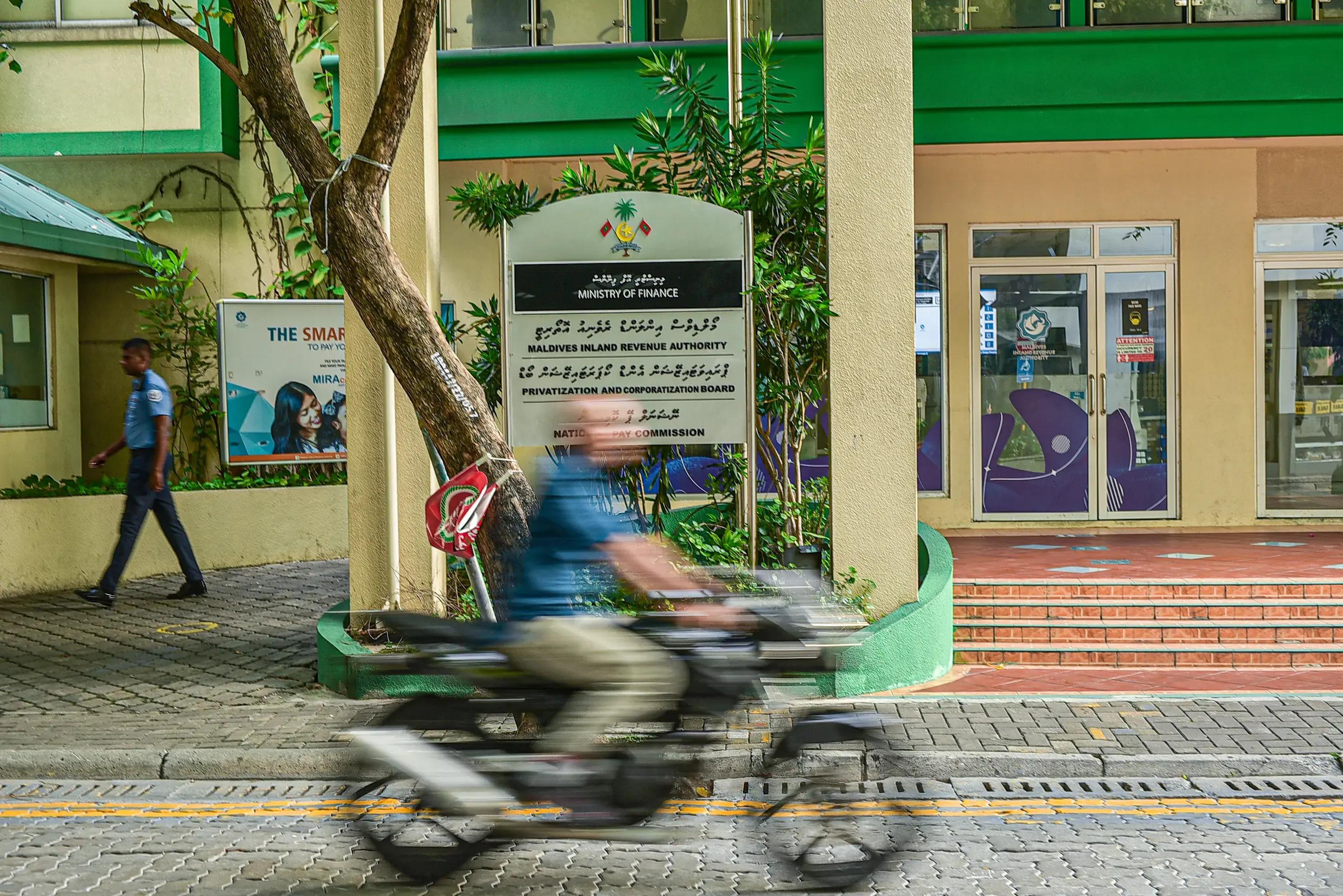 ދައުލަތަށް އާމްދަނީ އާއި ހިލޭ އެހީގެ ގޮތުގައި ޖުމްލަ 13.6 ބިލިއަން ރުފިޔާ!