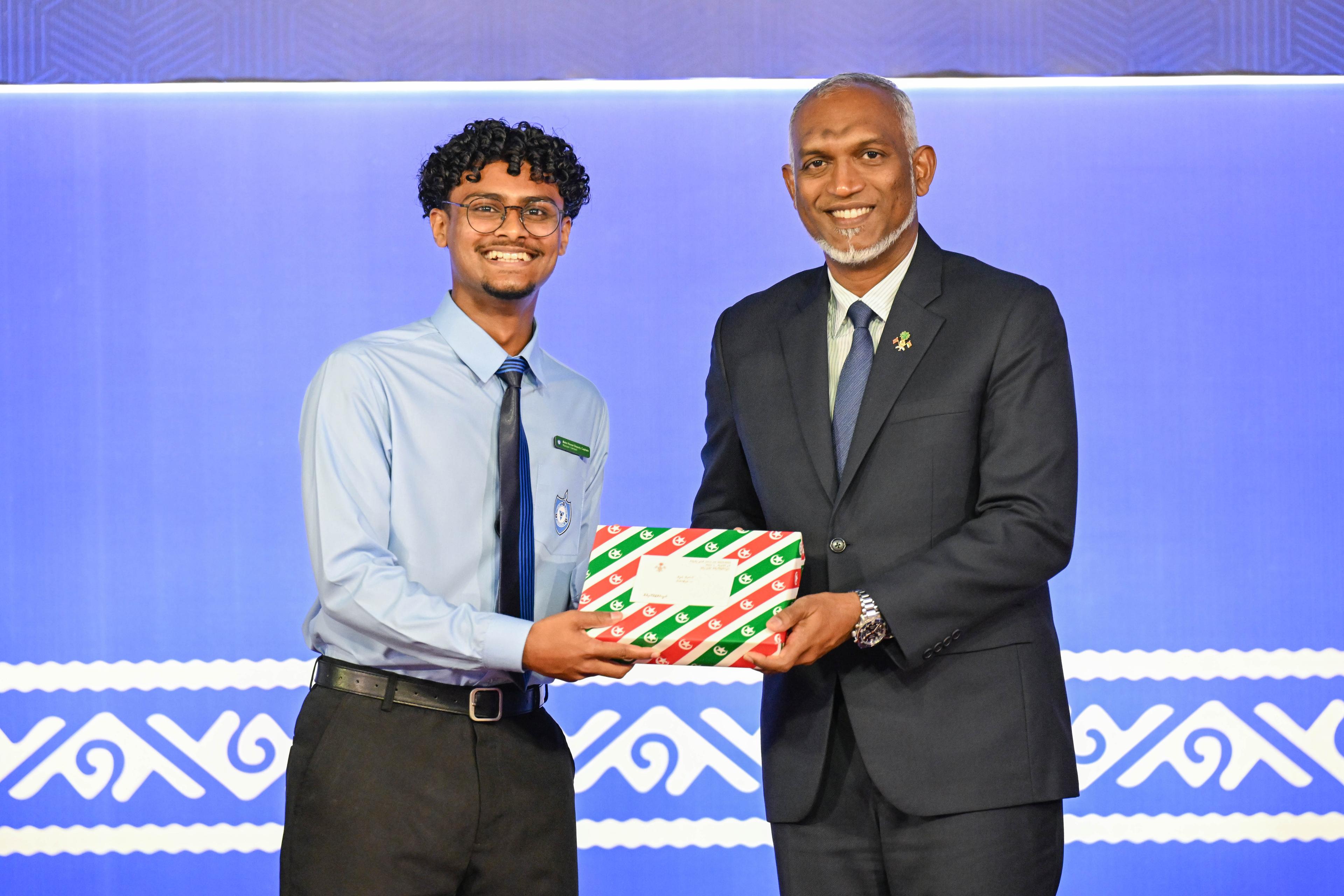 ތަޢުލީމަކީ ދެމެހެއްޓެނިވި ތަރައްޤީގެ ބިންގާކަން ހަނދާން ކުރަންޖެހޭ: ރައީސް