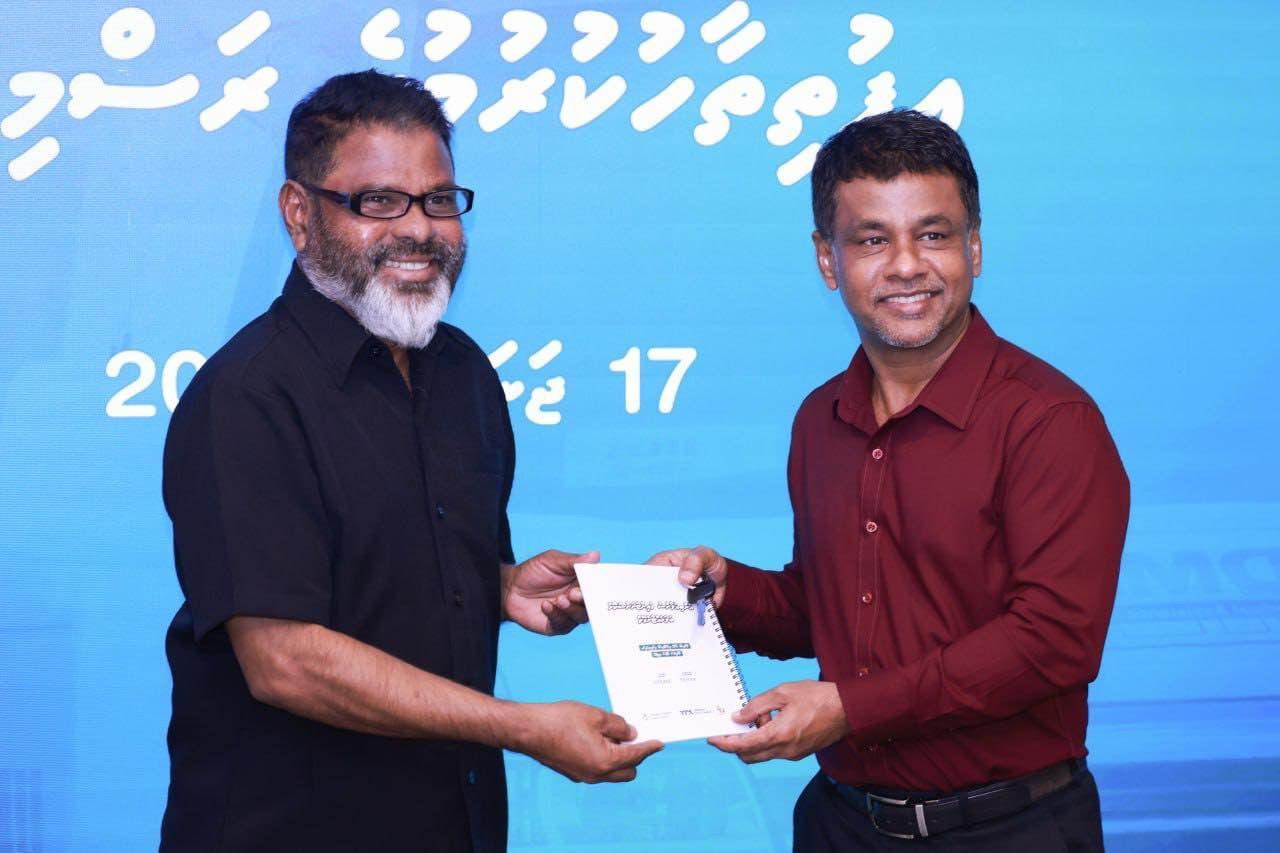  އެމަރޖެންސީ ކަންކަމުގައި ބޭނުން ކުރުމަށް ސަރުކާރުން ކަރެކްޝަނަށް  އެމްބިއުލާންސެއް ހަދިޔާކޮށްފި