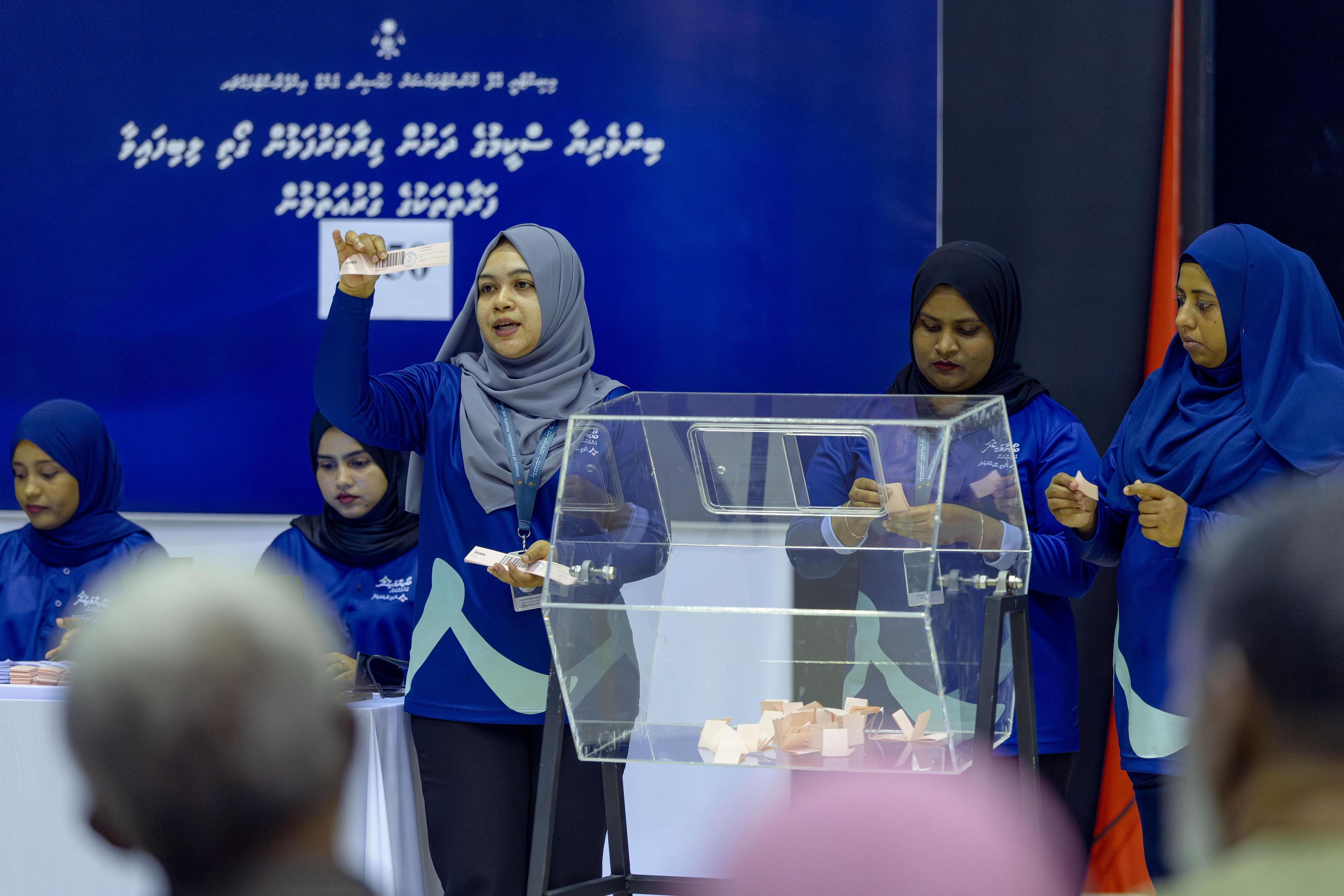 ގިރާވަރުފަޅުން ގޯތި ލިބުނު ފަރާތްތަކުގެ ޕްލޮޓް ކަނޑައެޅުމުގެ ގުރުއަތުލުން ފެށިގެން ކުރިޔަށް!
