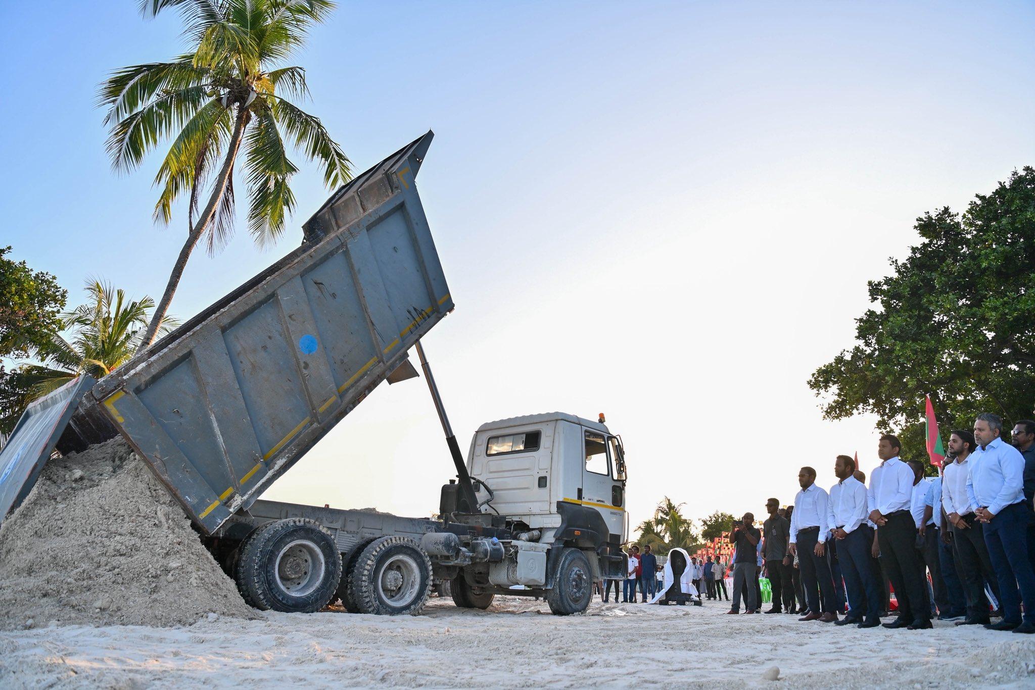 ފިޔޯރީ މަސްދަަޅު ކާރުޚާނާއަށް ބޭނުންވާ ބިން ހިއްކުމާއި ބަނދަރު ހެދުމުގެ މަޝްރޫޢުގެ ޢަމަލީ މަސައްކަތް ފަށައިފި