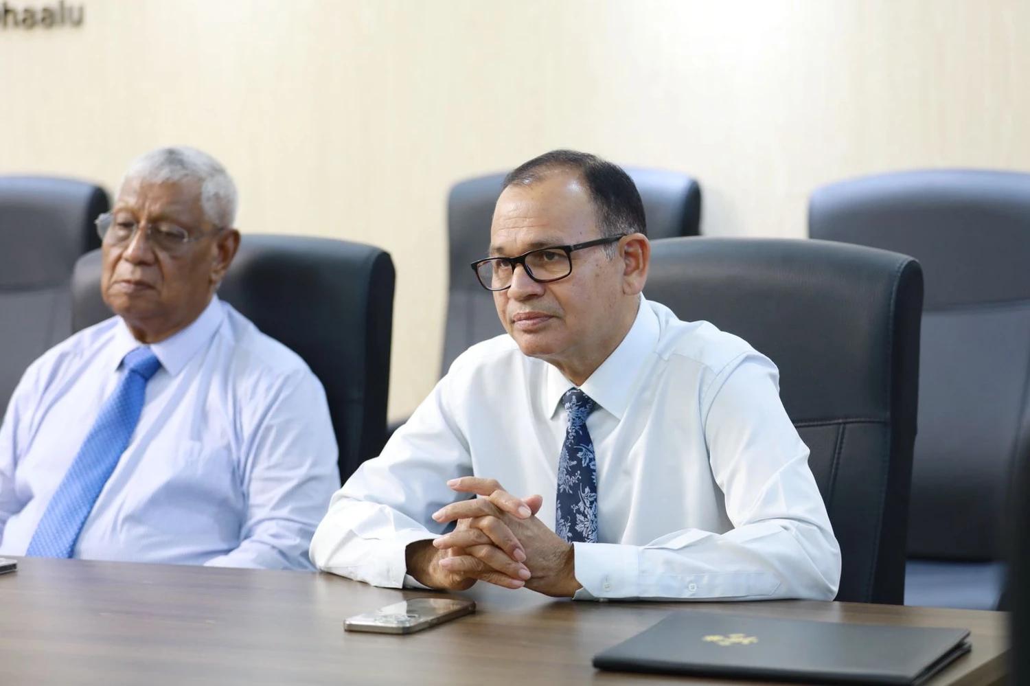 އިންތިހާބުތަކުން ތަޅުއެޅުވިފައި އޮތުން ނިންމަން ދެ އިންތިހާބު އެއްކޮށްލަން ޖެހޭ: އާދަމް ޝަރީފް