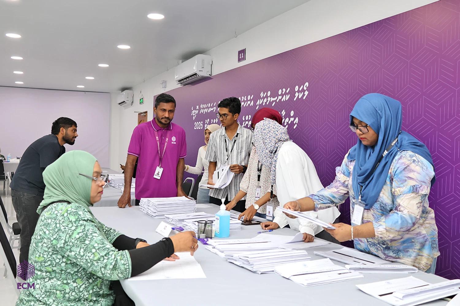 ވޯޓުލުމުގެ ޙައްޤު ލިބިގެންވާ މީހުންގެ ފައިނަލް ރަޖިސްޓަރީގައި ކެންޑިޑޭޓުން ސޮއިކުރަން ފަށައިފި