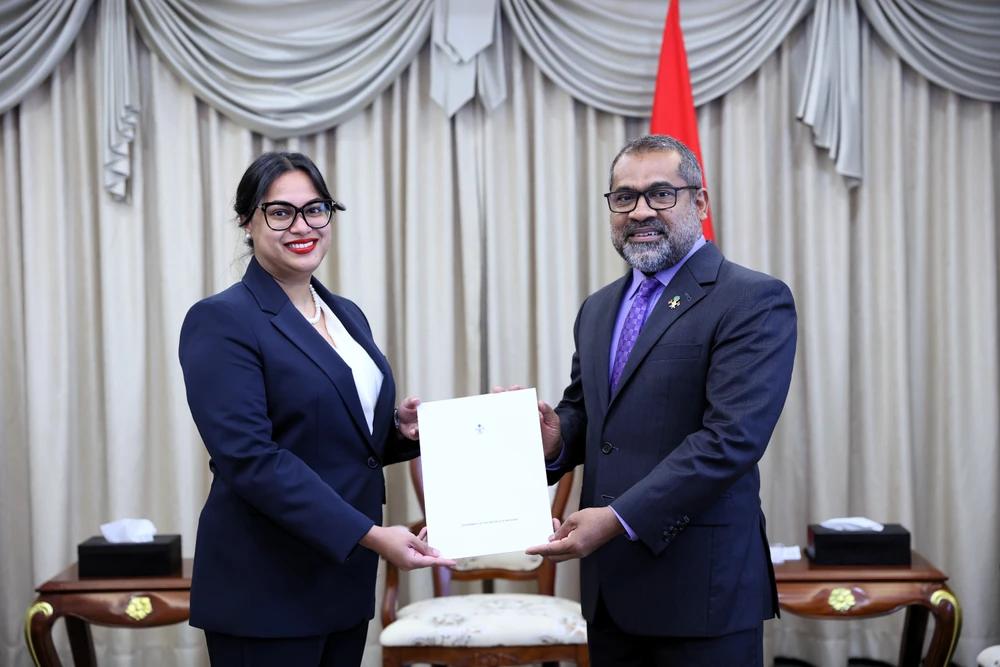ފްރާންސުން ރާއްޖެ އަށް ކަނޑައަޅާފަ ހުންނަވާ އޮނޮރަރީ ކޮންސުލް އަށް ޚާރިޖީ ވަޒީރު އެގްޒެކެޓަރ އަރުވައިފި