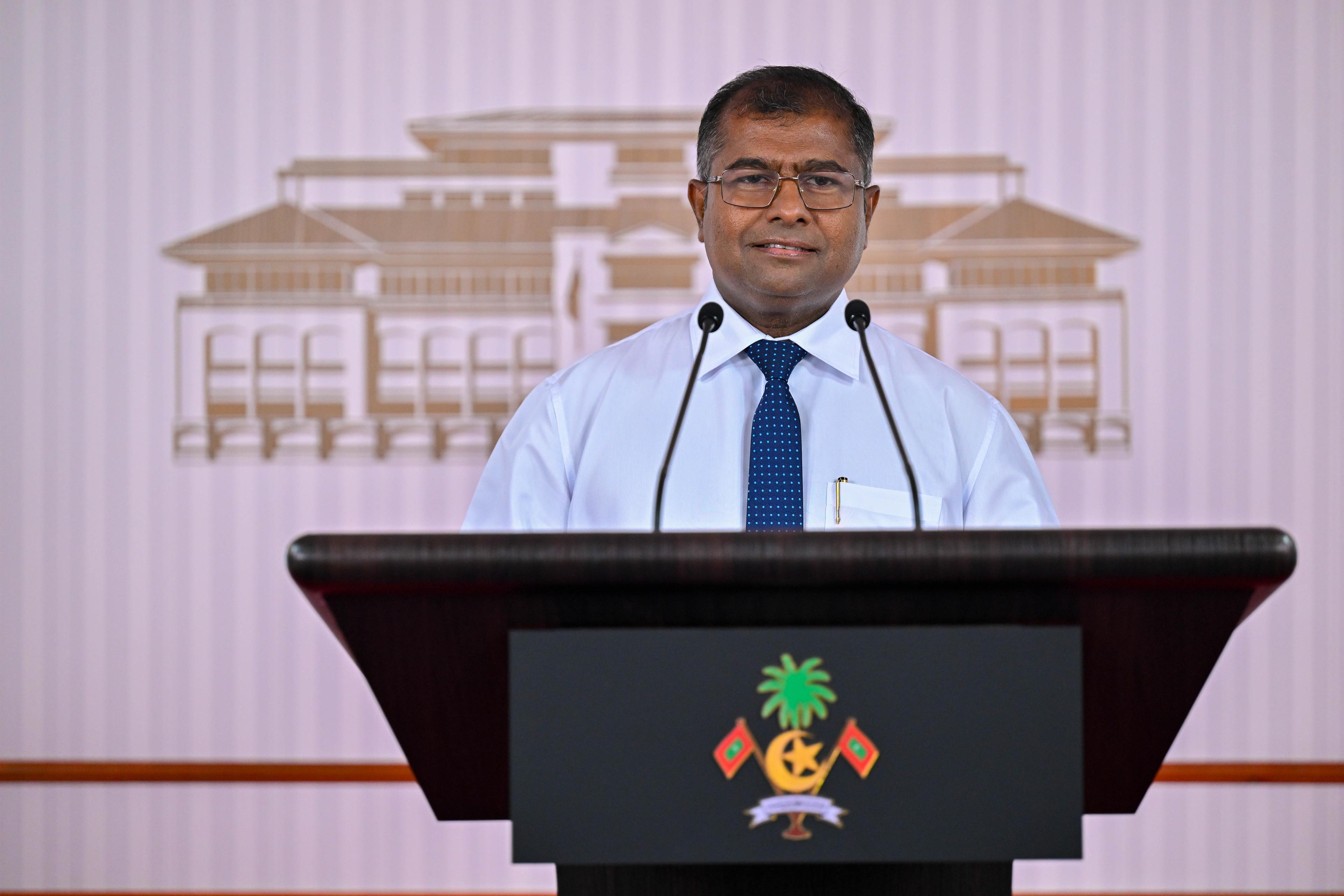 ދިވެހިބަހާއި ގައުމިއްޔަތާބެހޭ މުޝީރަކަށް އައްޔަންކުރި އާދަމް ނަސީރު މަގާމުން އިސްތިއުފާ ދެއްވައިފި