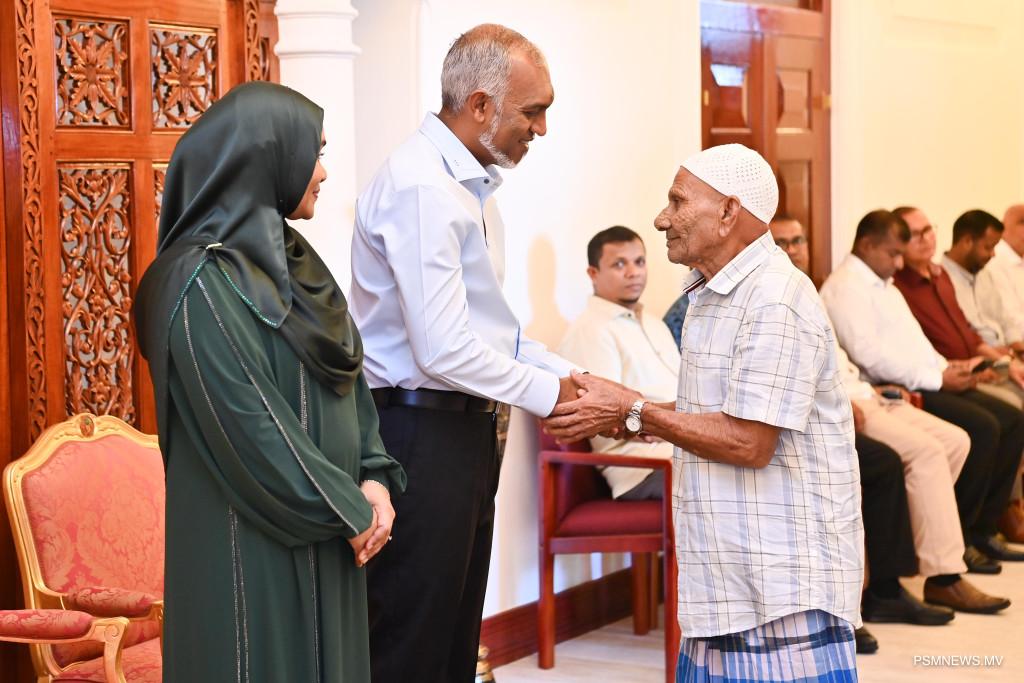 މިއަހަރުގެ ފިތުރު އީދުގައިވެސް  ރައީސްގެ ދެކަނބަލުން އީދު ސަލާމް ކުރައްވާނެ! 