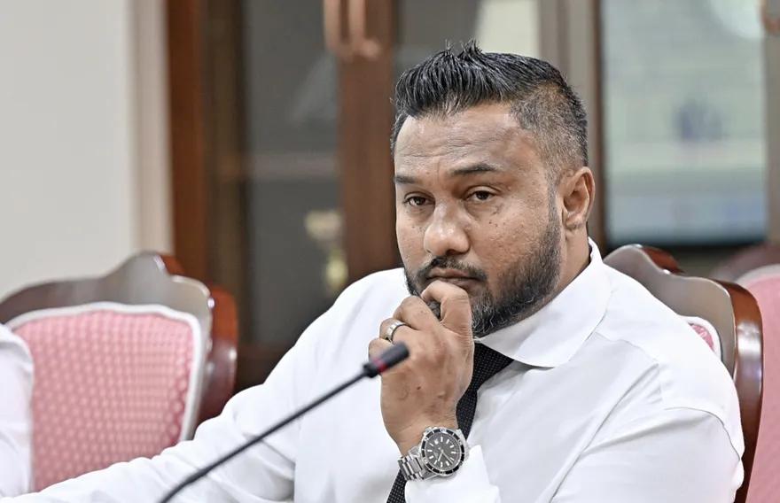 ހިތަދޫ އުތުރު ދާއިރާގެ މެންބަރު ސިނާންގެ ގޮނޑި ގެއްލިފައިވާ ކަމަށް ސުޕްރީމް ކޯޓުން ހުކުމްކޮށްފި