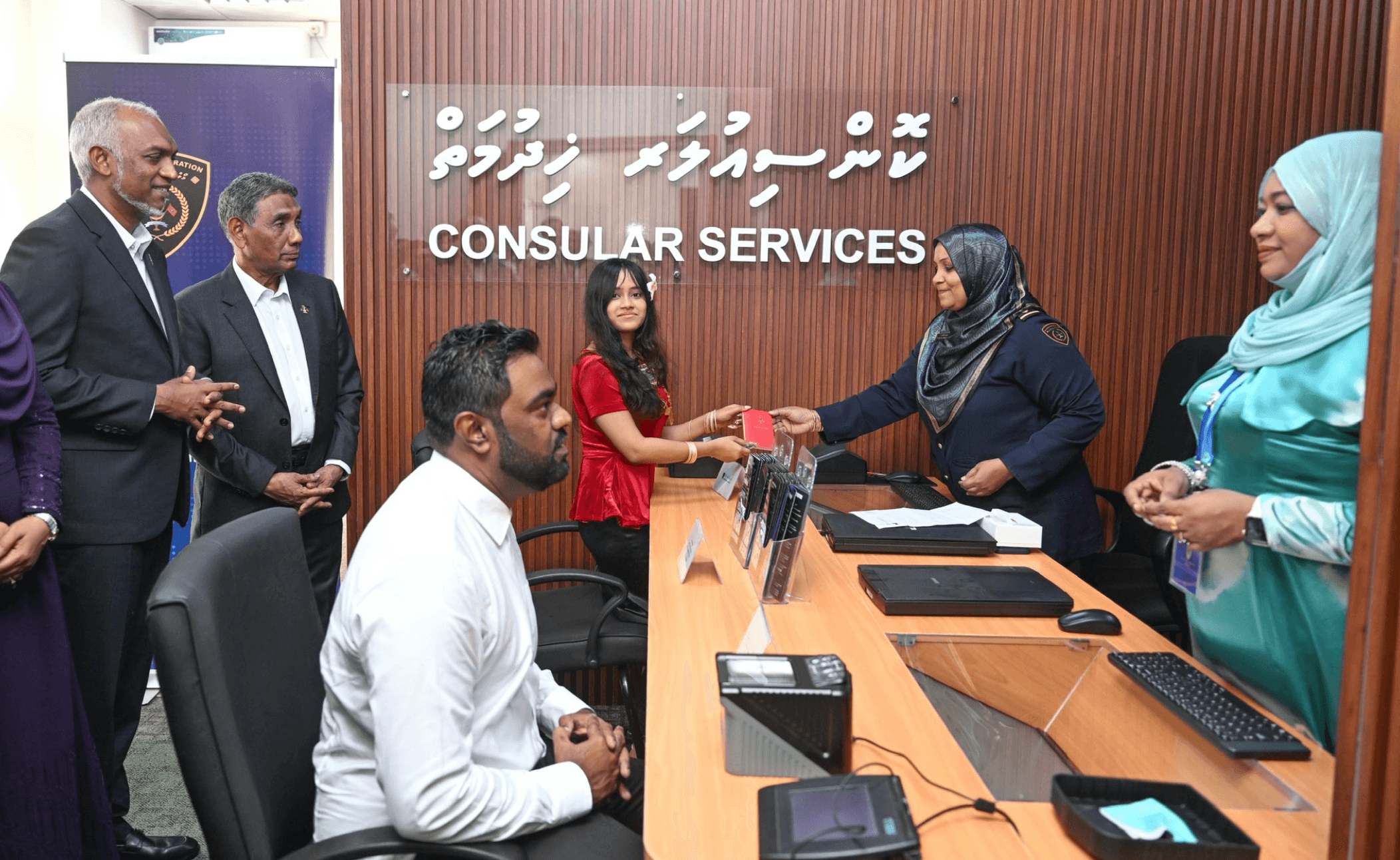 ލަންކާގައި ދިވެހި ޕާސްޕޯޓާއި އައިޑީކާޑުގެ ޚިދުމަތް ރަސްމީކޮށް ފަށައިފި
