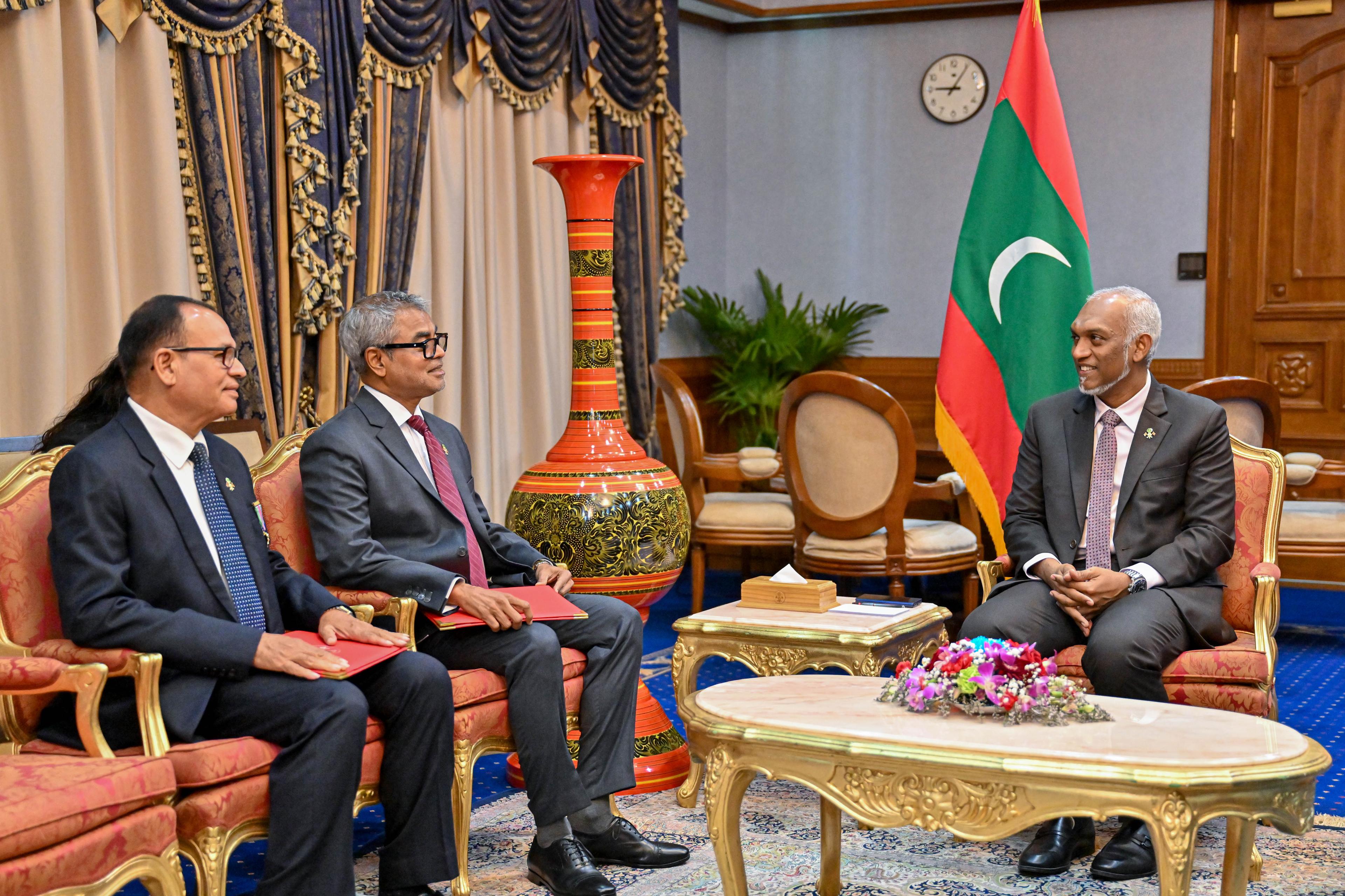 ގަތަރުގެ ސަފީރަކަށް އާދަމް ޝަރީފް އަދި ޔޫއޭއީގެ ސަފީރަކަށް ތޯރިގު އައްޔަނުކުރައްވައިފި
