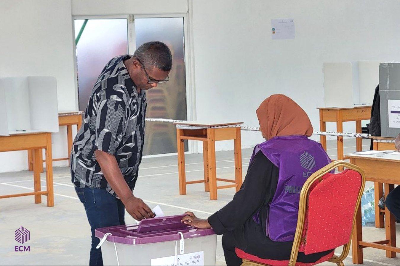 ހިތަދޫ އުތުރު ބައި-އިލެކްޝަން: މެންދުރު އެކަކާ ހަމައަށް 32 އިންސައްތައަށްވުރެ ގިނަ މީހުން ވޯޓުލައިފި