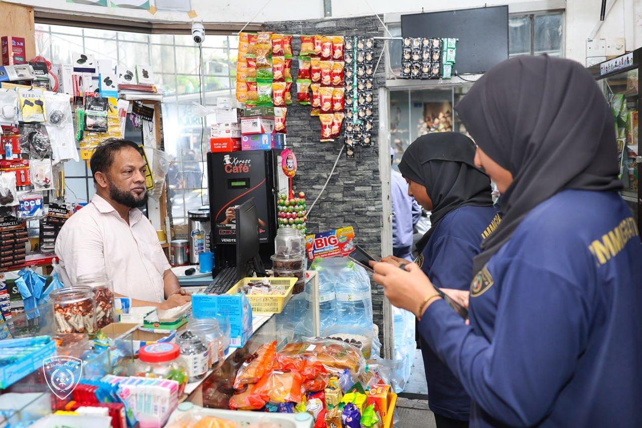 ގަވައިދާ ހިލާފަށް އުޅެމުންދިޔަ 7 ބިދޭސީއަކު އިމިގްރޭޝަންގެ ބެލުމުގެ ދަށަށް