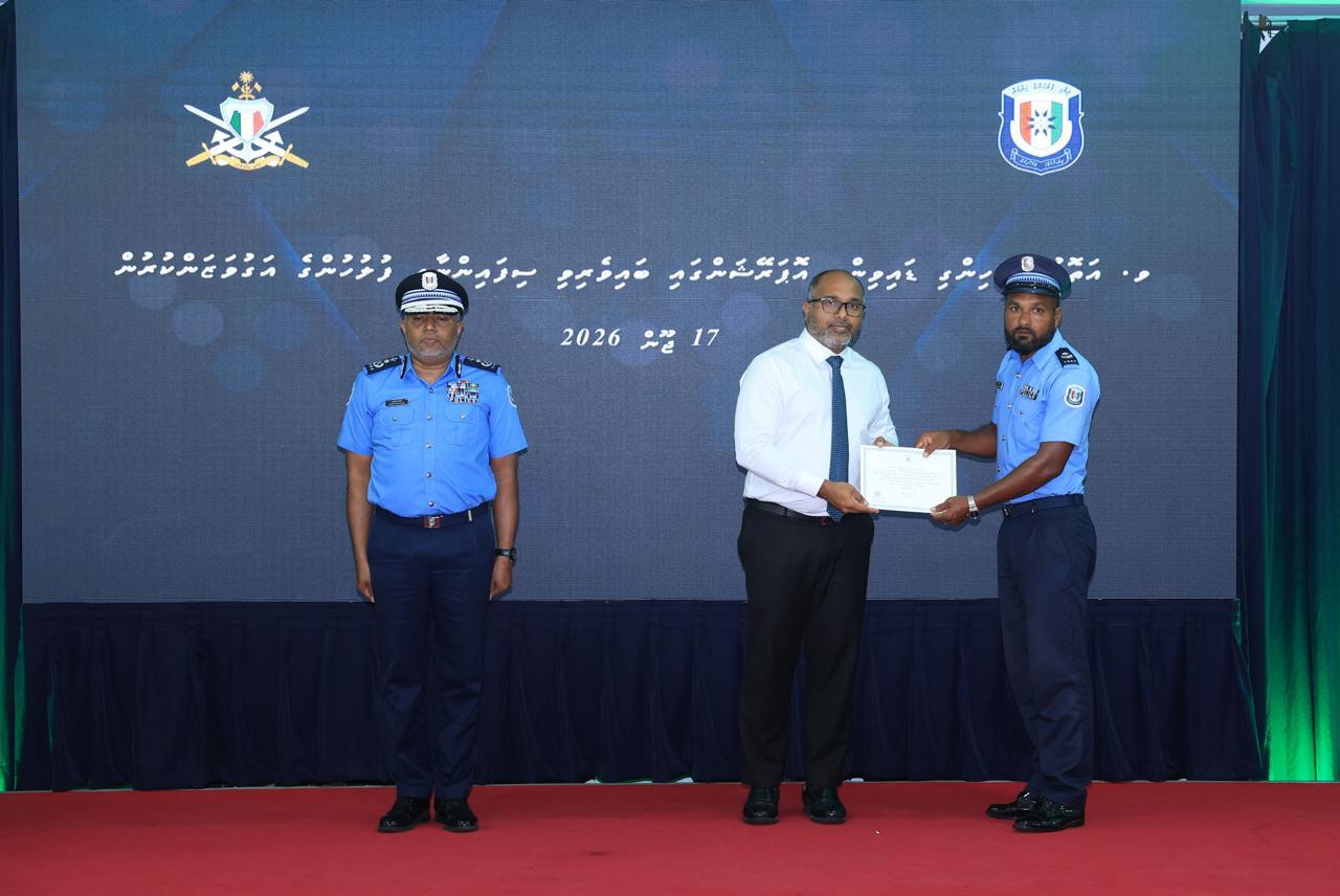 ވ.އަތޮޅުގައި ހިންގި ޑައިވިންގް އޮޕަރޭޝަނުގައި ބައިވެރިވި ސިފައިންނާއި ފުލުހުންގެ ހިދުމަތުގެ އަގު ރައީސް ވަޒަންކުރައްވައިފި