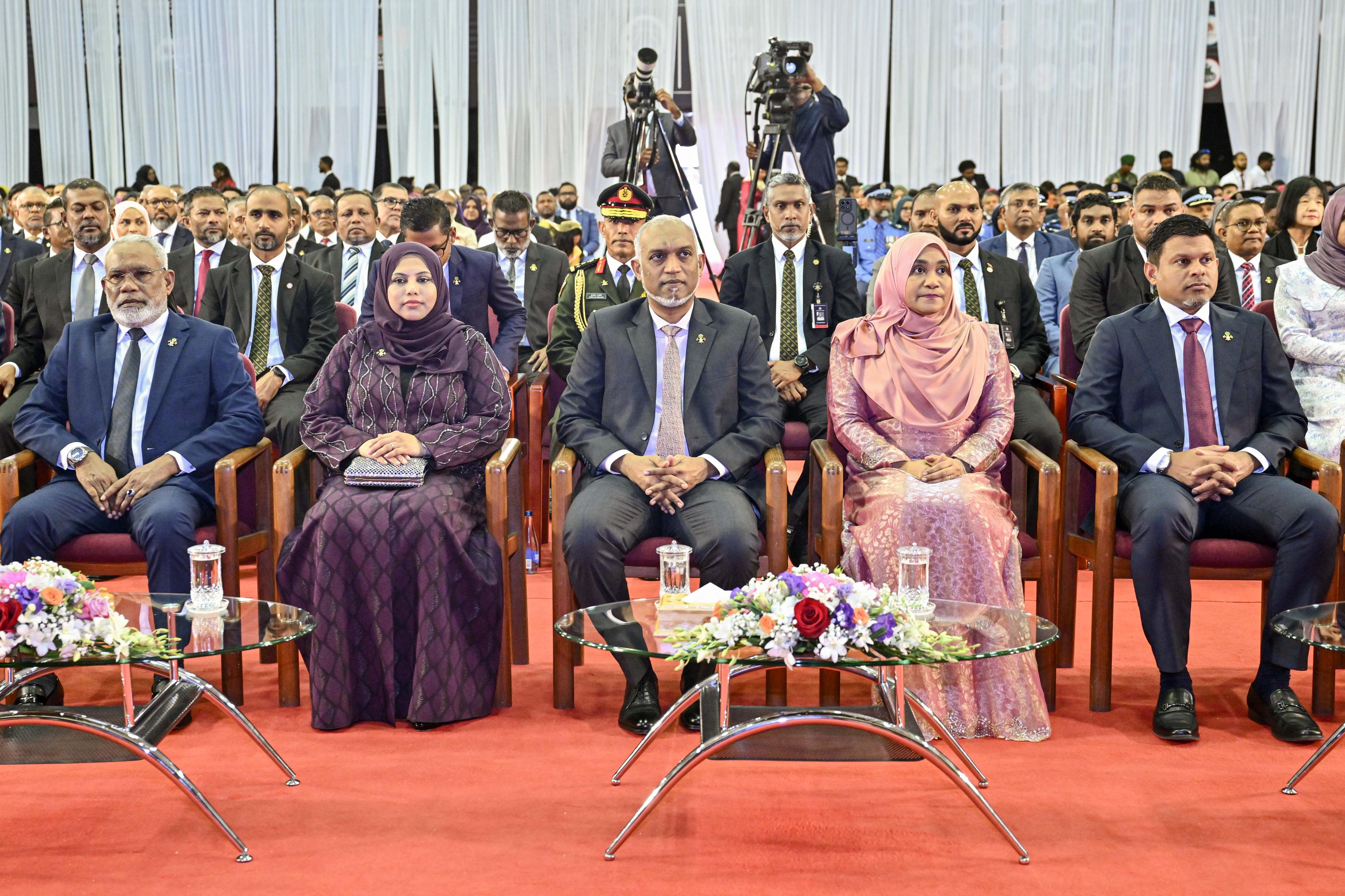ރައީސް، މިނިވަން ދުވަހުގެ ރަސްމީ ޖަލްސާ ޝަރަފުވެރިކޮށްދެއްވައިފި 
