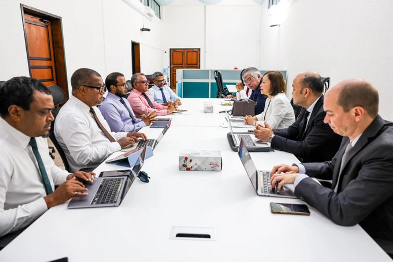 ކުނި މެނޭޖްކުރުމާއި ހަކަތައިގެ ދާއިރާއިން ގުޅުން ބަދަހިކުރުމާ ބެހޭގޮތުން މަޝްވަރާކޮށްފި
