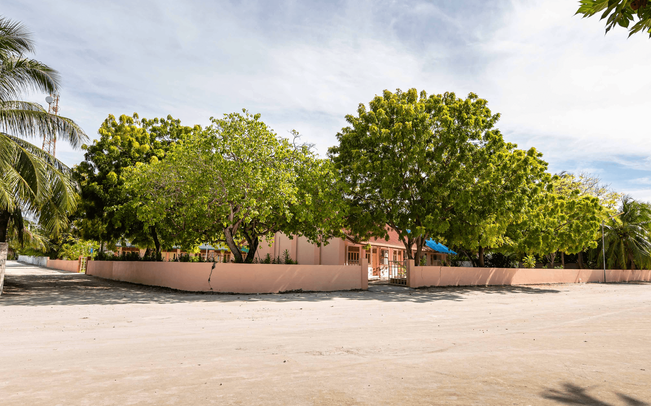 ކުރީގެ ބީލަން ބާތިލްކޮށް، ގަން ކެމްޕަހުގެ އެކޮމޮޑޭޝަން މަސައްކަތަށް އަލުން އިއުލާނުކޮށްފި