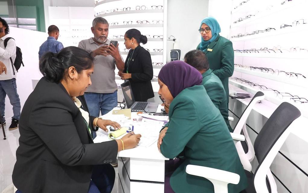 "އެމްސީޖީއެޗް އޮޕްޓިކަލްސް" ފިހާރަތަކުން  23،000 އައިނު ދޫކޮށްފި 
