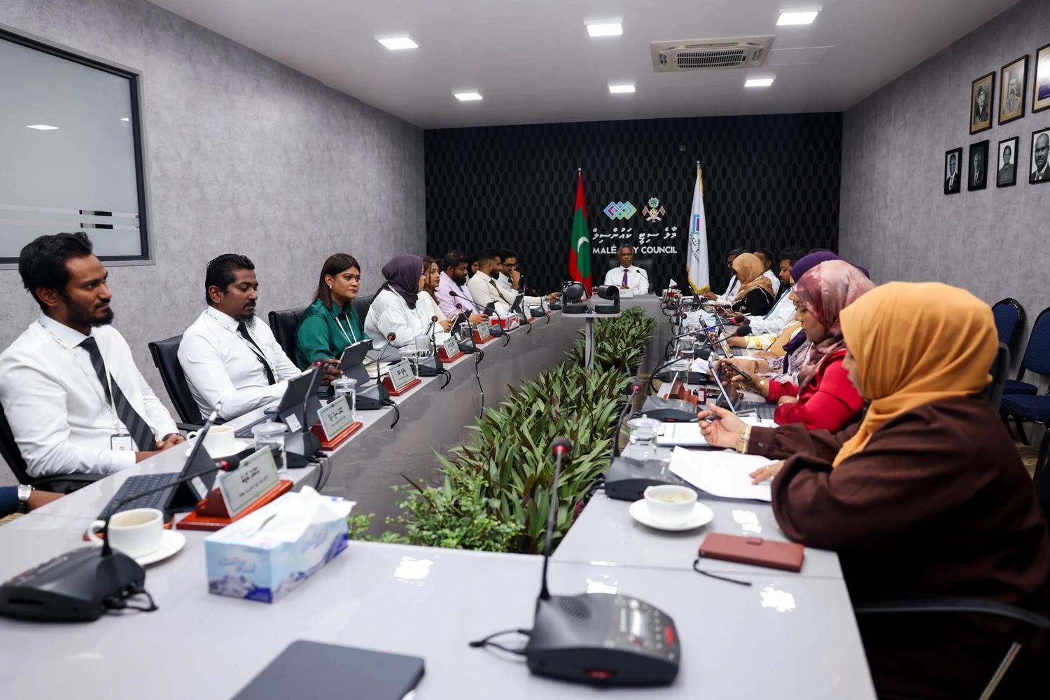 ކެފޭ ރެސްޓޯރަންޓްތަކުގެ ދުންހޮޅިތަކުގެ މައްސަލަ ހައްލުކުރުމަށް ކައުންސިލުން ކޮމިޓީއަށް ފޮނުވައިފި