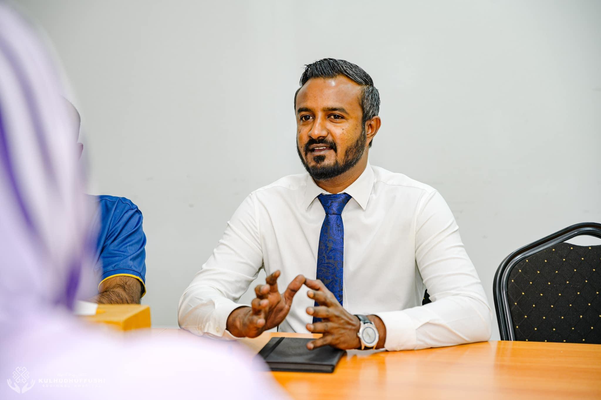 އެލްޖީއޭ ބޯޑުގެ ސިޓީ ކައުންސިލްތަކުގެ ގޮނޑި ވޯޓަކާ ނުލައި ކުޅުދުއްފުށީ މޭޔަރު އާތިފަށް!