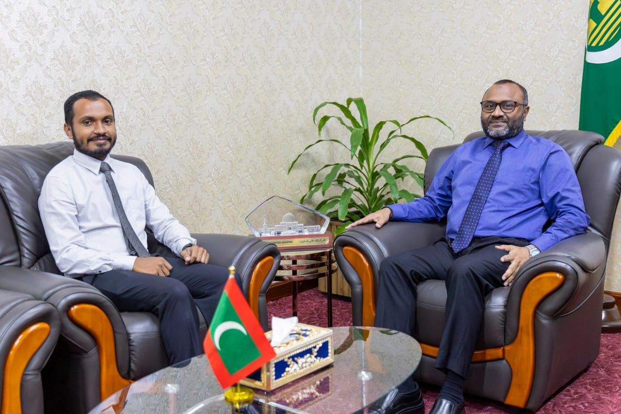 ޙައްޖު ކޯޕަރޭޝަނުގެ އައު އެމްޑީއާއި ވަޒީރު ބައްދަލުކުރައްވައި، ޚިދުމަތްތައް އިތުރު ހަރުފަތަކަށް ގެންދިއުމަށް މަޝްވަރާކުރައްވައިފި