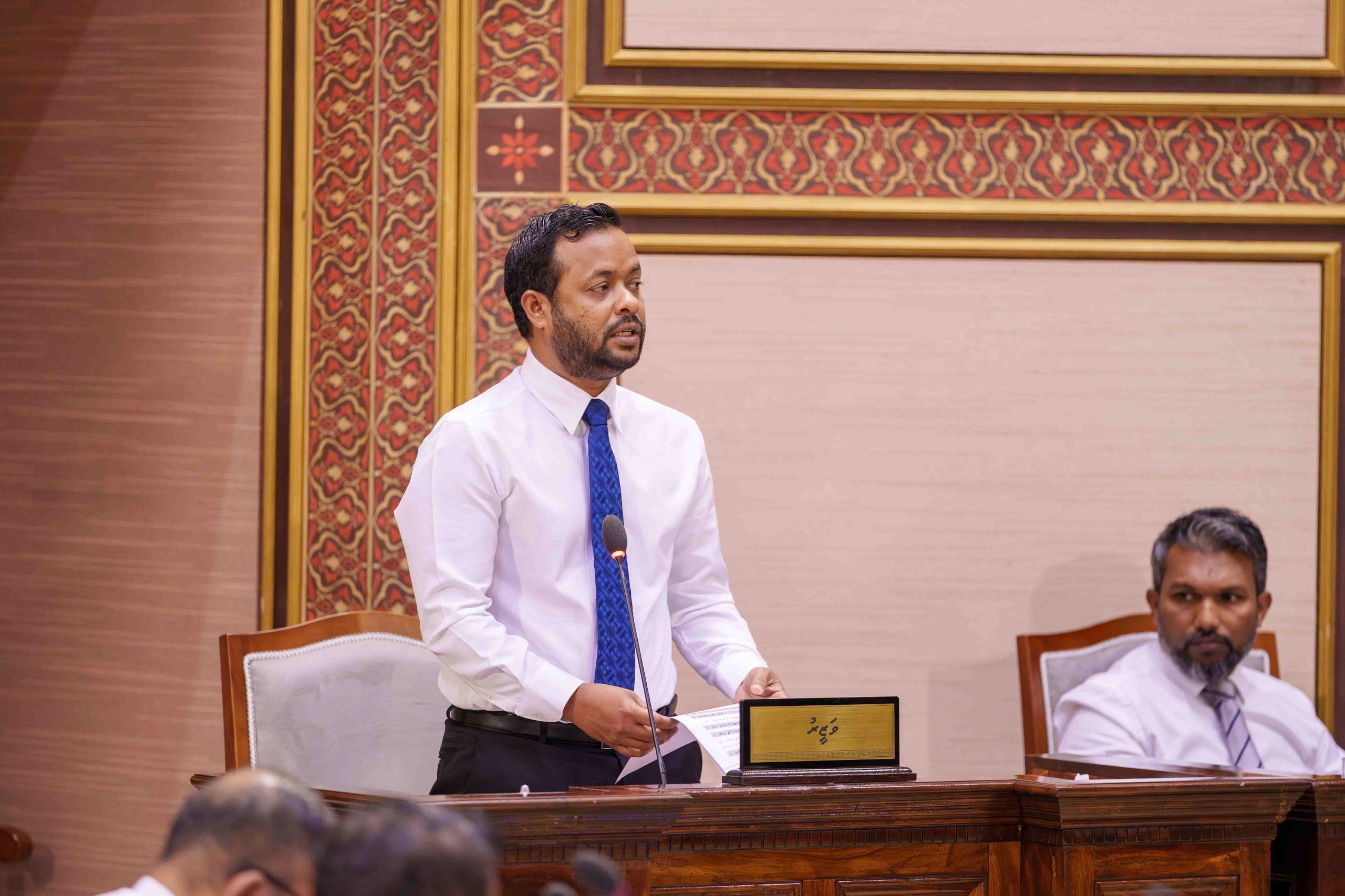 އަހަރީ ފީގެ ފައިސާ މާލެ ސިޓީ ކައުންސިލުގެ ބަޖެޓުން އުނިކުރަން ވަޒީރު އެދިވަޑައިގެންފި