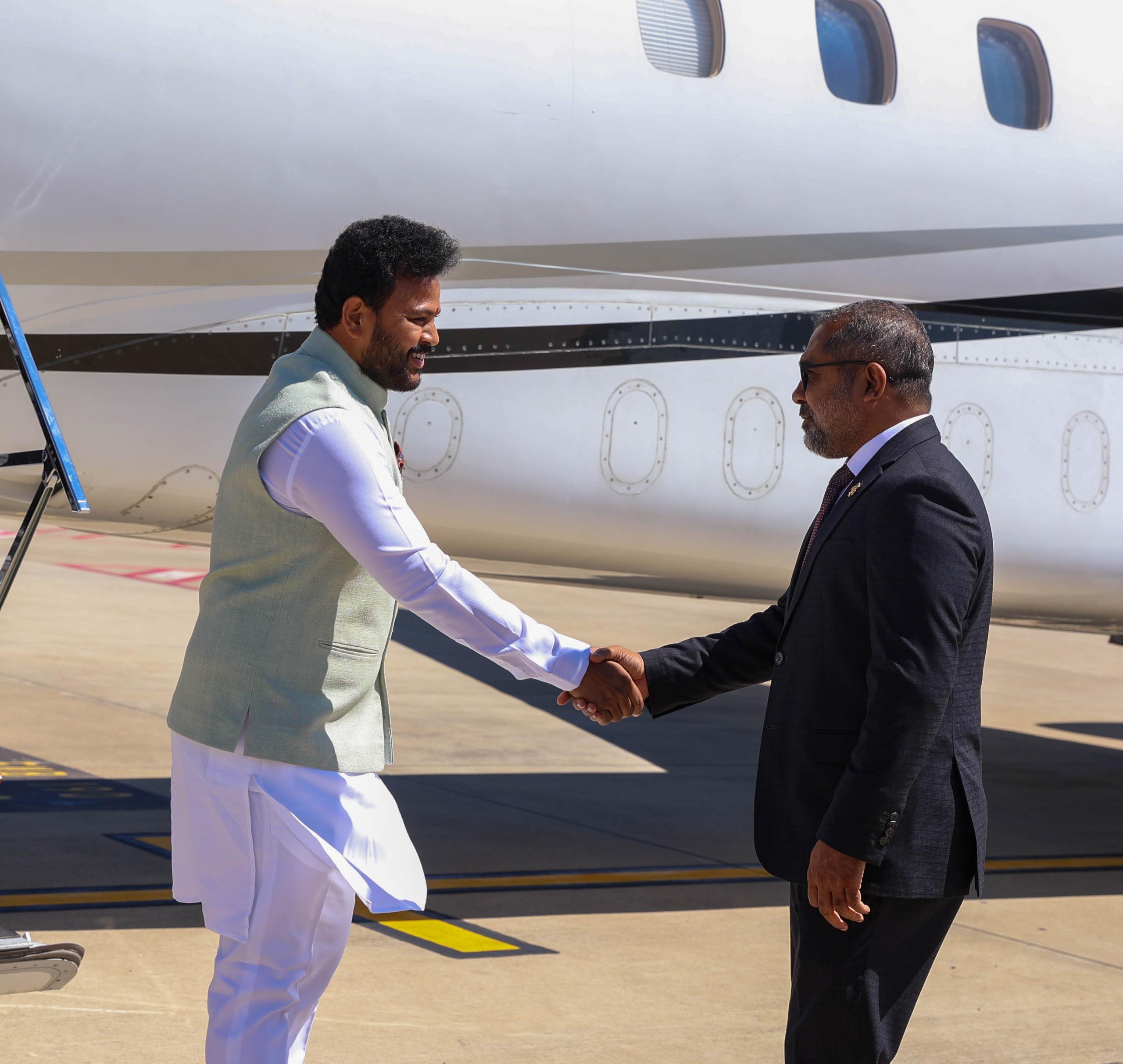 ހަނިމާދޫ އެއާޕޯޓުގެ ހުޅުވުމުގެ ރަސްމިއްޔާތައް އިންޑިއާގެ ސިވިލް އޭވިއޭޝަން މިނިސްޓަރު ރާއްޖެ ވަޑައިގެންފި
