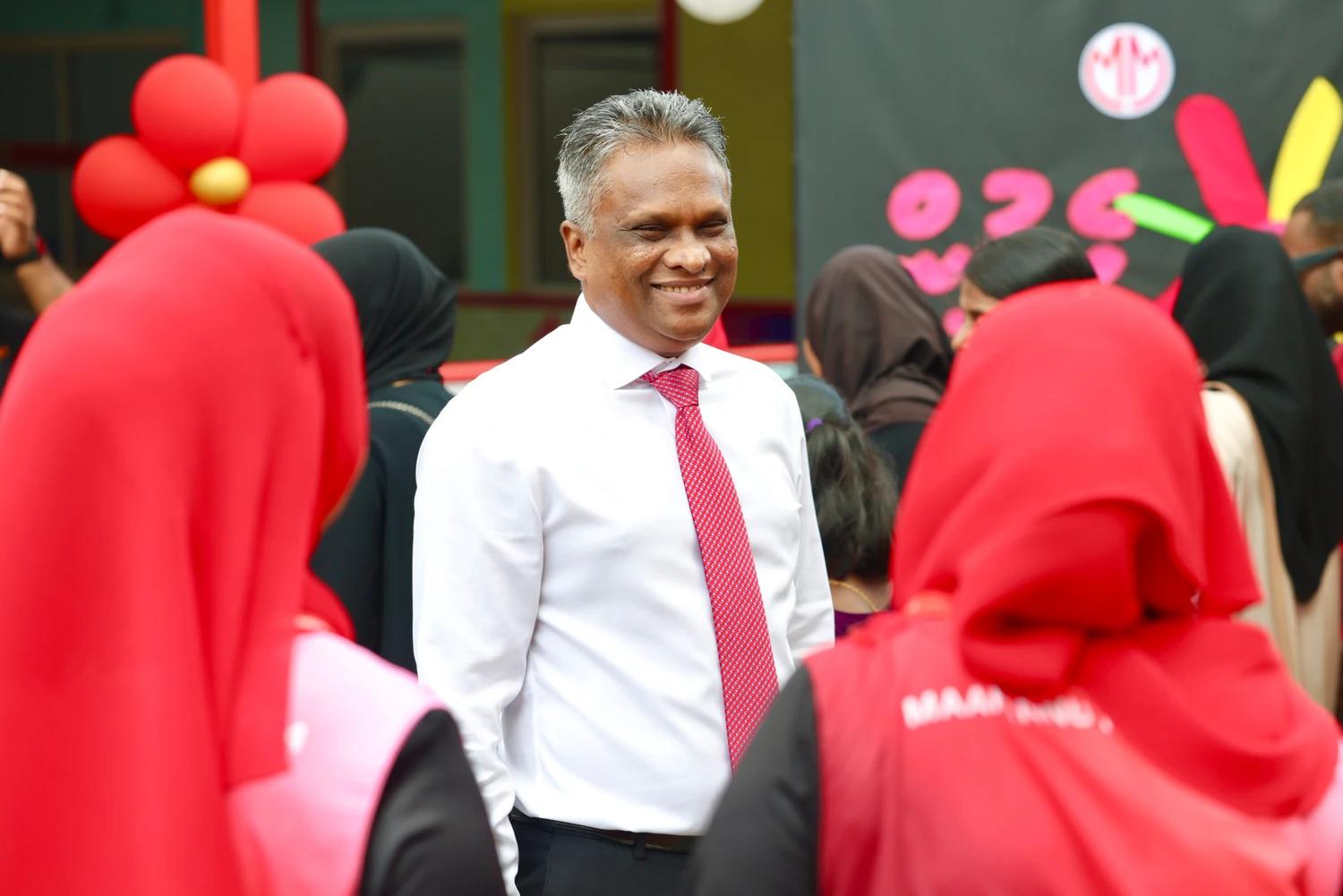 މަންމައިންގެ މަތިވެރި ޤްރުބާނީގެ އަގު ވަޒަންކޮށް، ޢަމަލީގޮތުން އެކަން ދައްކަންޖެހޭ - އާޒިމް
