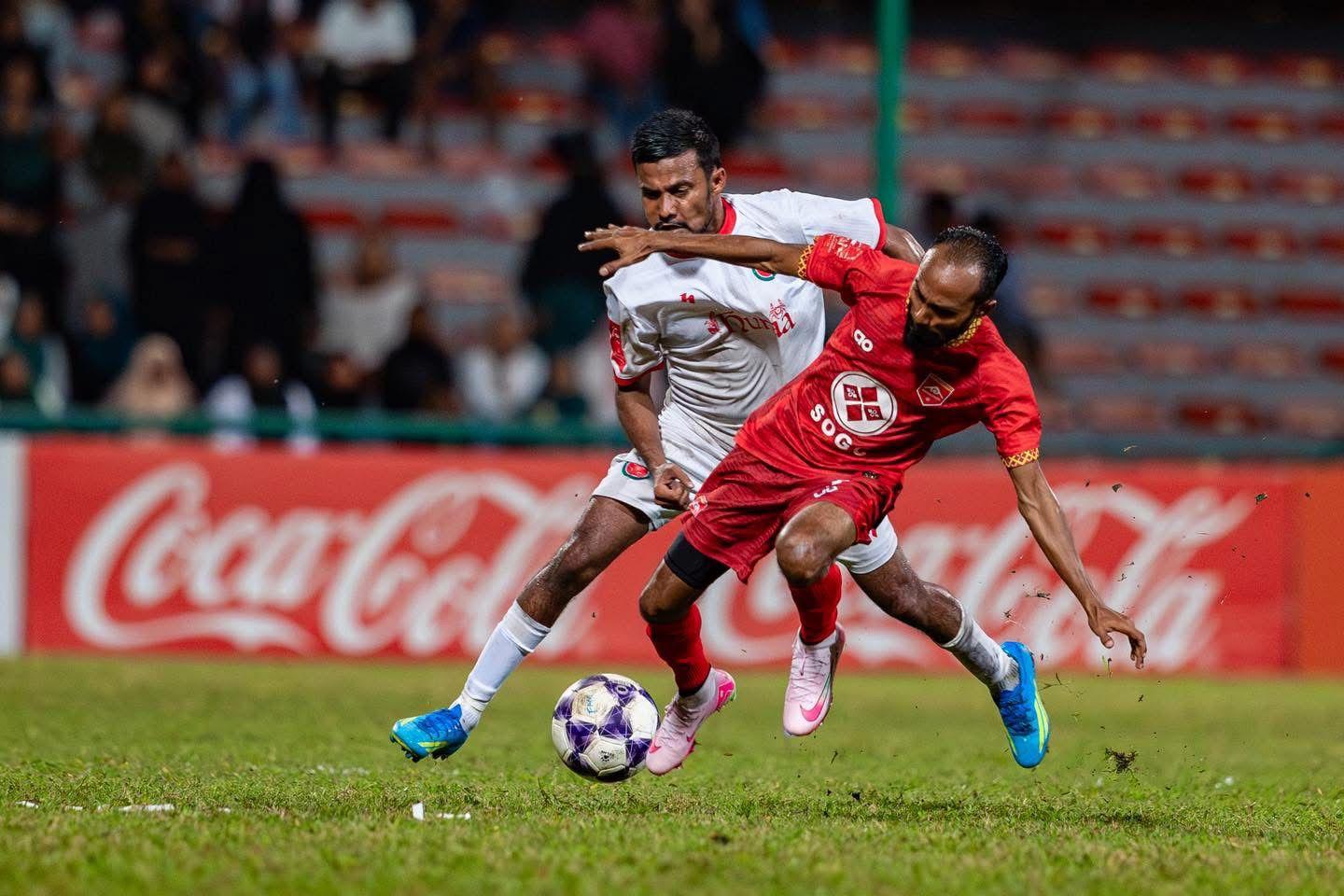 ފަހަތުން އަރައި ހުރާ ބަލިކޮށް ގައްދޫ އިން ފެންވަރު ދައްކާލައިފި