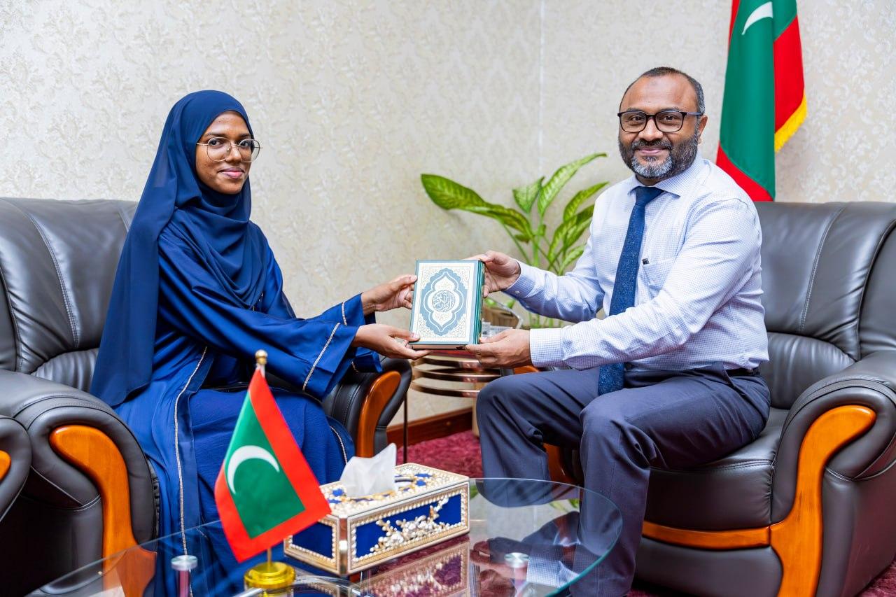 މ. އަތޮޅުގެ ފުރަތަމަ ހާފިޒާއާ ވަޒީރު ބައްދަލުކުރައްވައިފި