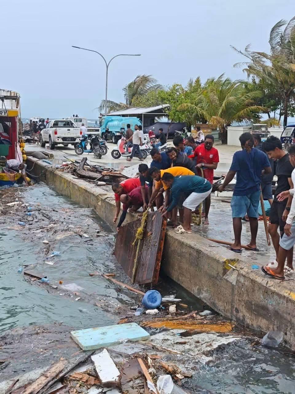 މާފުށީ ފަރަށް އެރި ސަފާރީގެ ބައިތައް ނަގަން ފަށައިފި