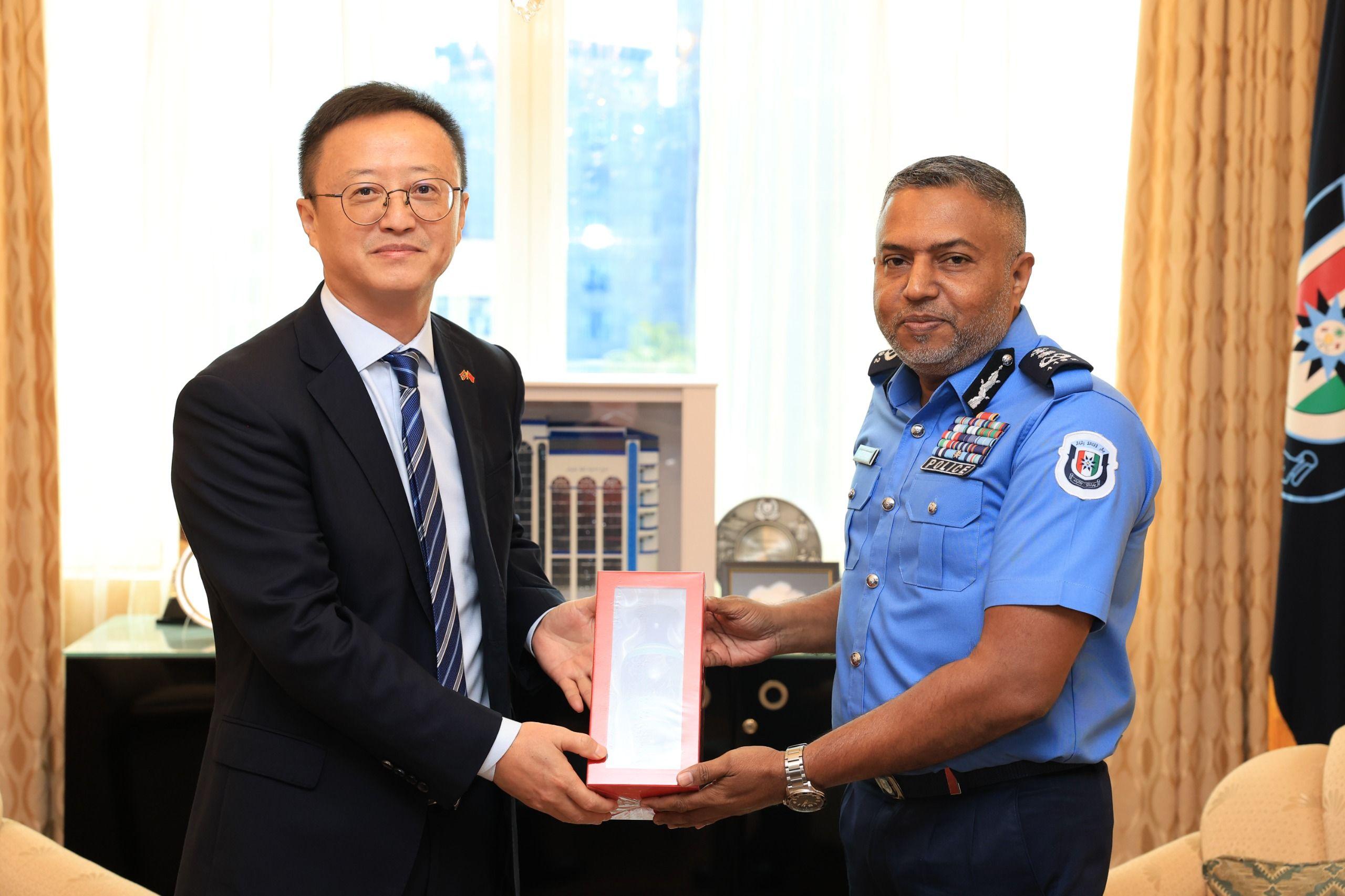 ޗައިނާ ސަފީރާ، ސީޕީ ބައްދަލުކުރައްވައިފި