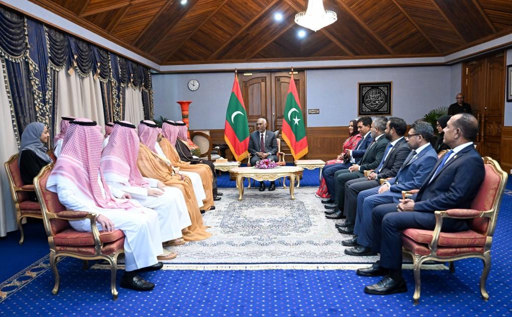 ސަޢޫދީ ވަފުދެއް ރައީސްގެ އަރިހަށް އިހުތިރާމުގެ ޒިޔާރަތެއް ކުރައްވައިފި