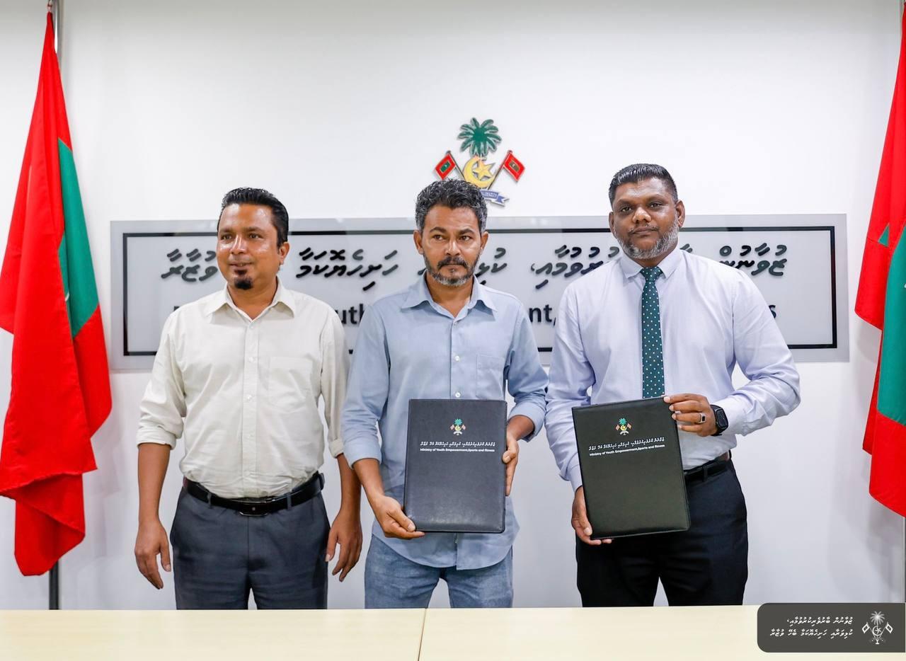 މަތިވެރީގައި ހޭންޑްބޯލް ކޯޓު ތަރައްގީކުރުމުގެ އެއްބަސްވުމުގައި ސޮއިކޮށްފި